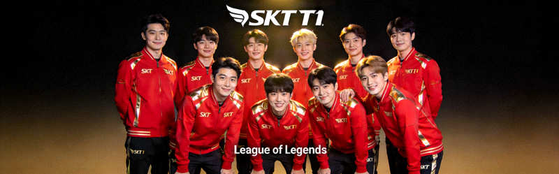 SKT T1英雄联盟战队全体成员身穿队服合影